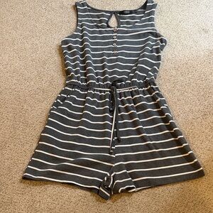 Yibock Women’s Romper Size Small Gray/White